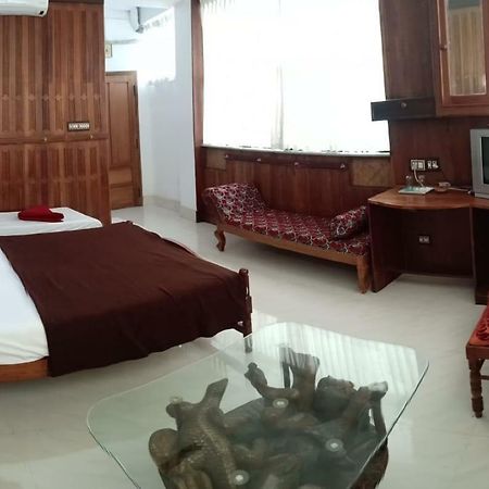 Dolphin Residency Hotel Thekkady Exterior foto