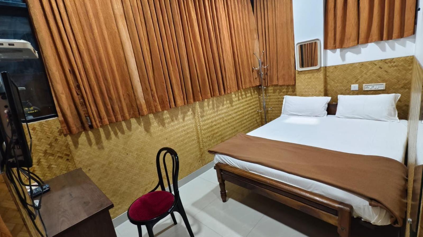 Dolphin Residency Hotel Thekkady Exterior foto